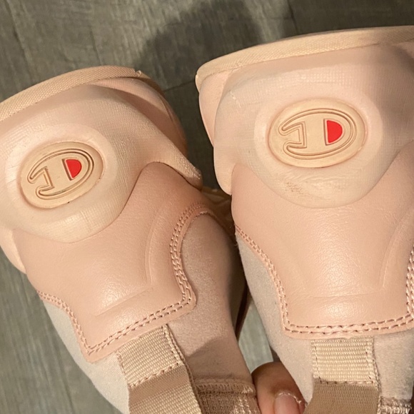 Champion Rally Women’s Size 7 - Picture 4 of 8